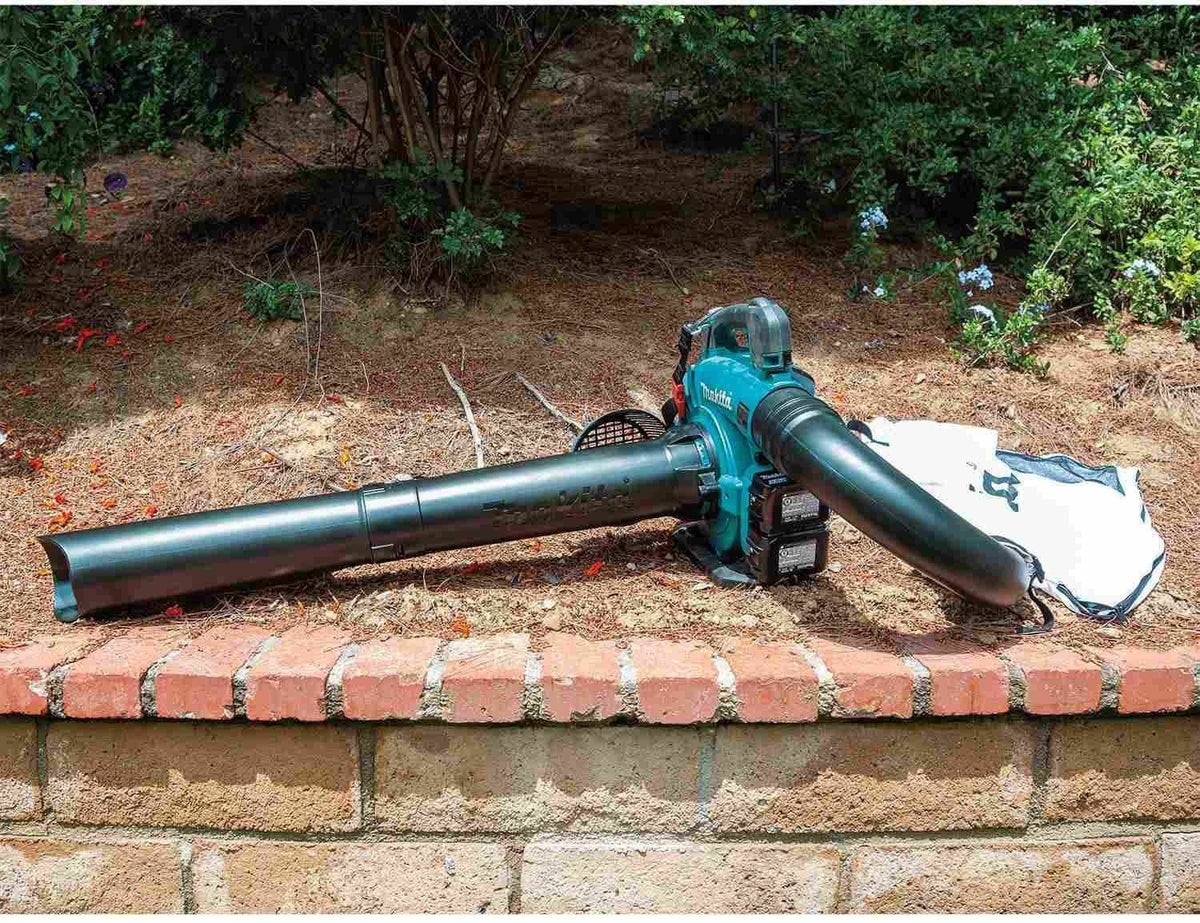 Makita XBU04PTV 36V (18V X2) LXT Brushless Blower Kit with Vacuum Attachment Kit (5.0Ah)