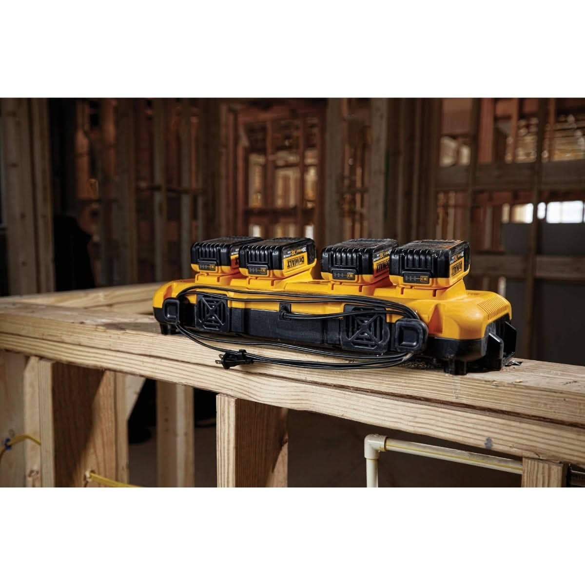 DeWalt DCB104 Multiport Simultaneous Fast Charger + 20V MAX 5.0Ah Battery 2-Pk