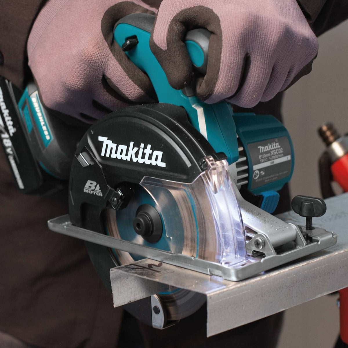 Makita XSC02Z 18V LXT Lithium-Ion Brushless Cordless 5-7/8" Metal Cutting Saw, Tool Only