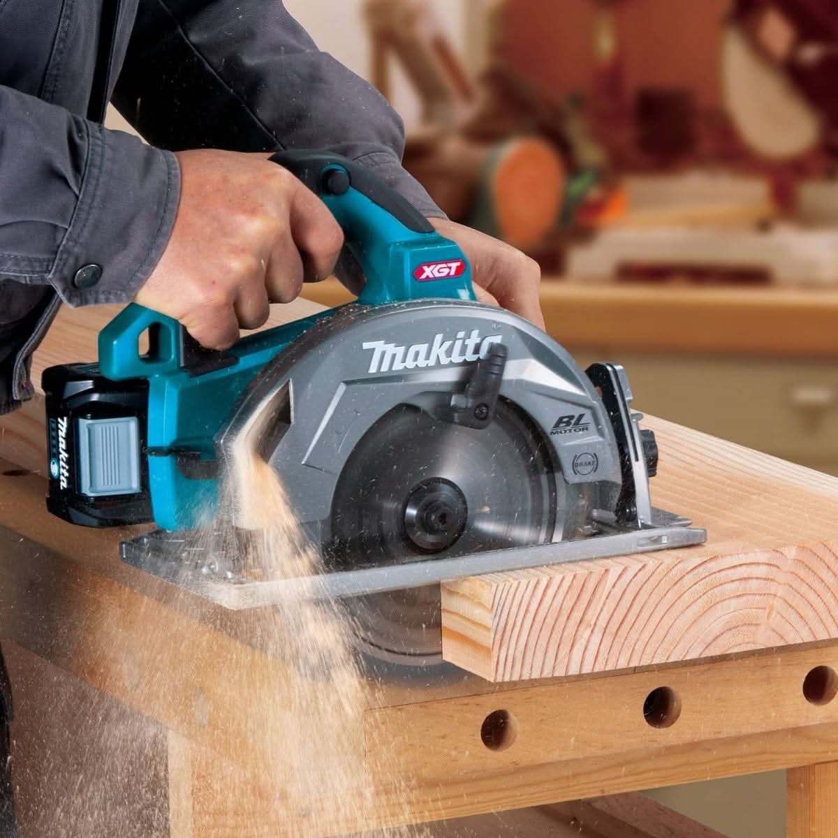 Makita 40V max XGT Brushless Cordless 7-1/4" AWS Circular Saw 4.0Ah Kit w/ 2-Batteries