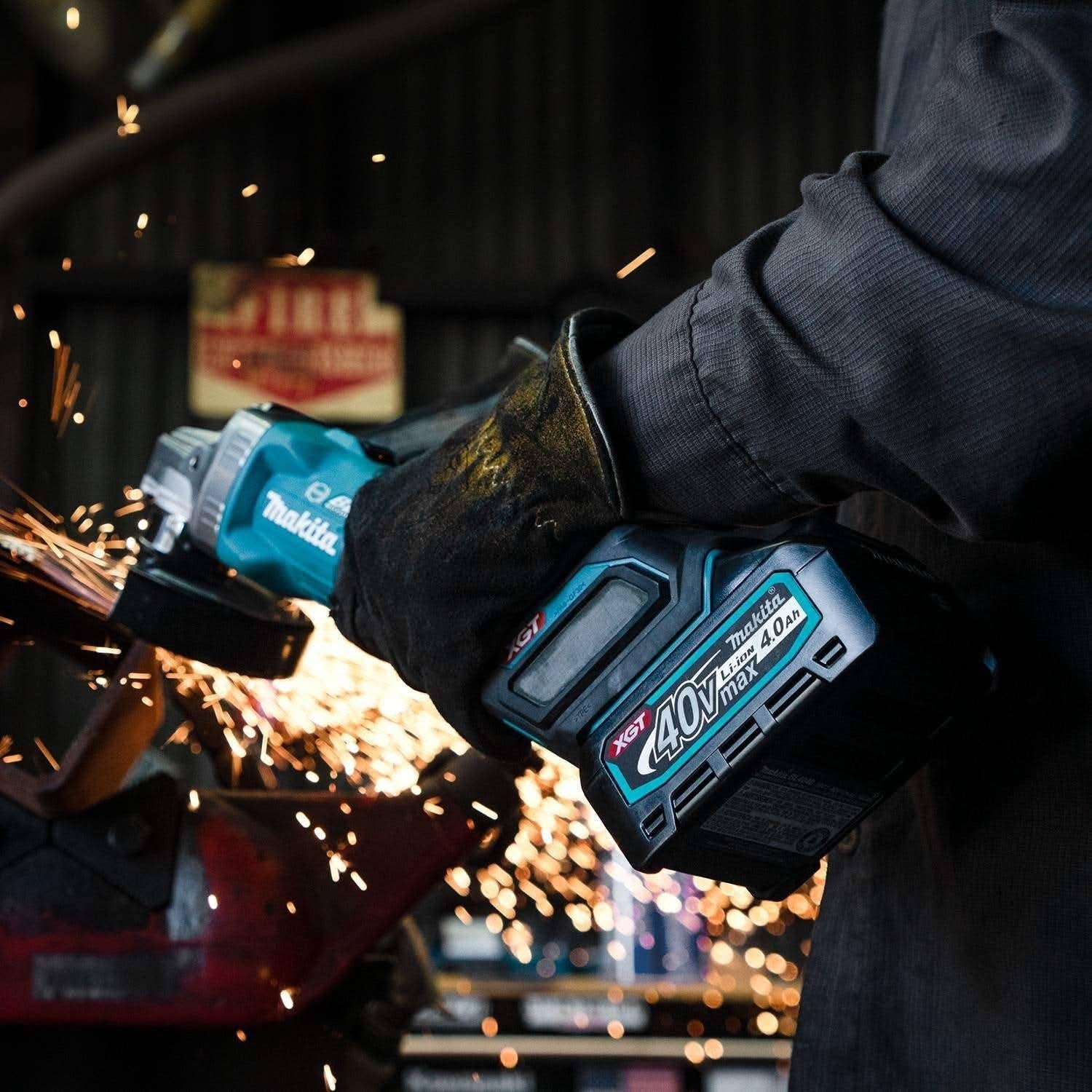 Makita GAG01M1 40V max XGT Brushless Cordless 4-1/2"Â / 5" Angle Grinder Kit, with Electric Brake (4.0Ah)