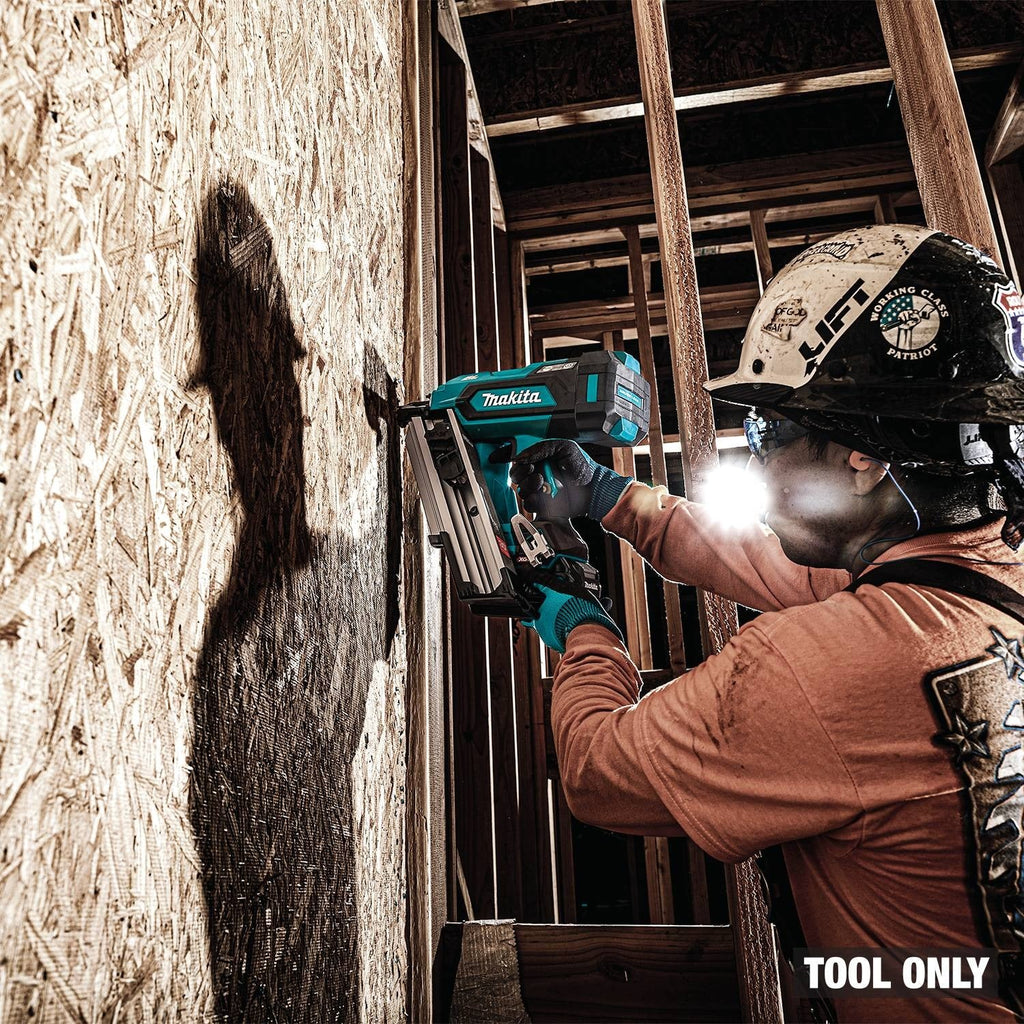 Makita GNB01Z 40V max XGT Brushless 30-Degree Clipped Head 3-1/2-in. Framing Nailer, Tool Only
