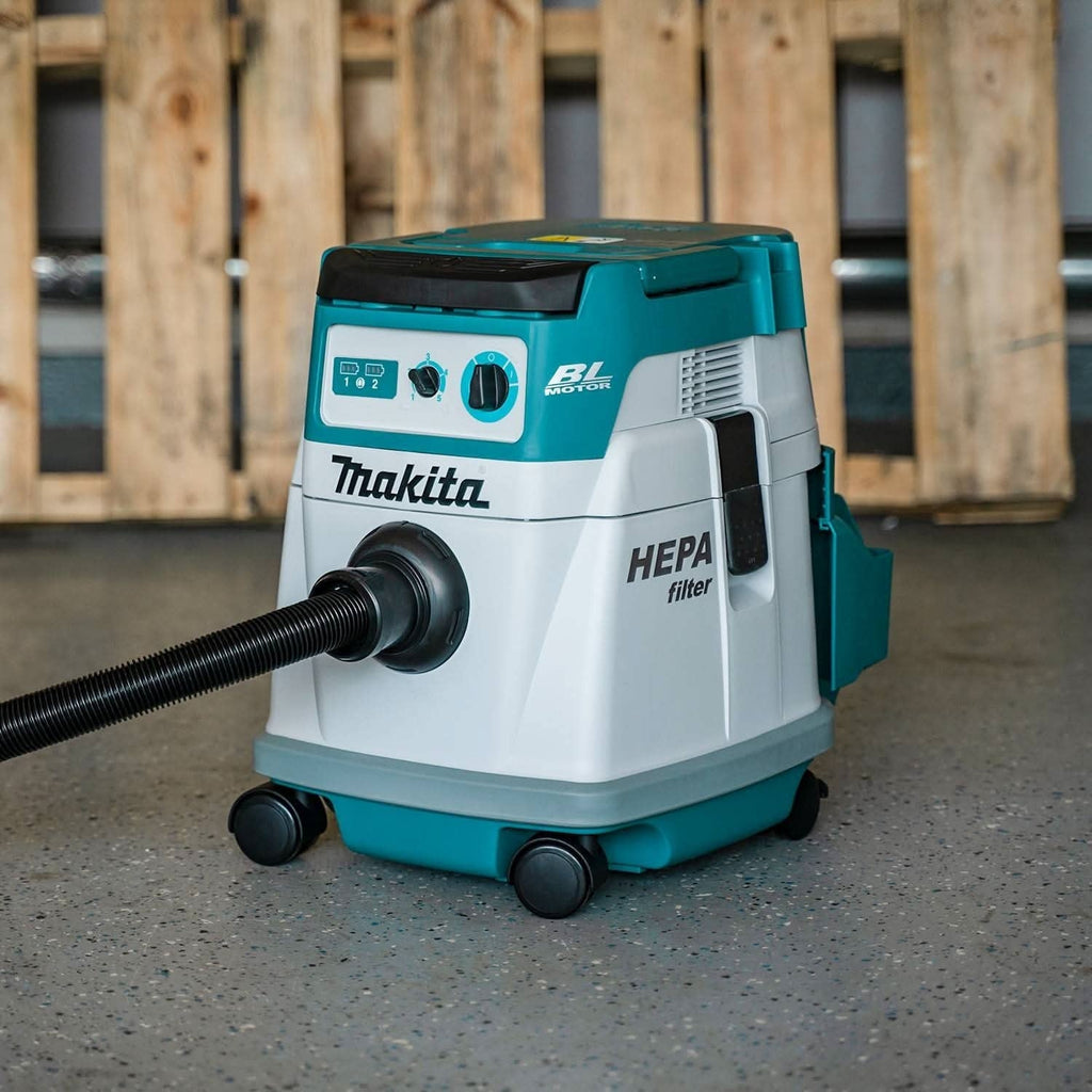 Makita XCV24ZX 36V (18V X2) LXT Brushless 4 Gallon HEPA Filter Dry Dust Extractor, Tool Only