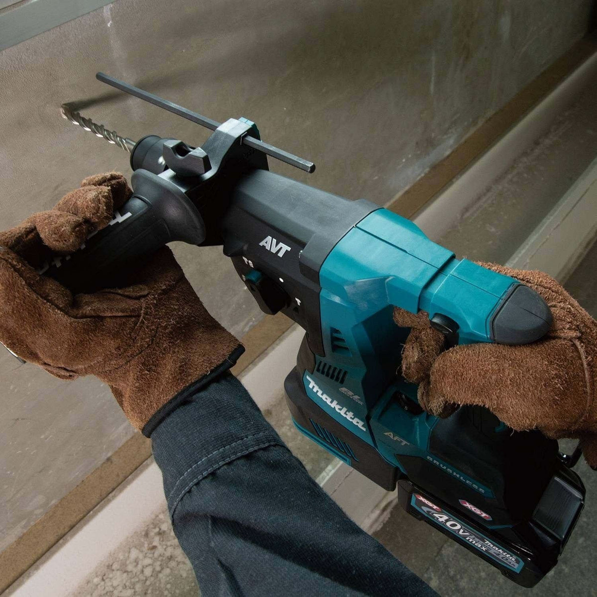Makita GRH02M1 40V max XGT Brushless Cordless 1-1/8" SDS-PLUS AVT Rotary Hammer Kit, with Interchangeable Chuck, AWS Capable (4.0Ah)