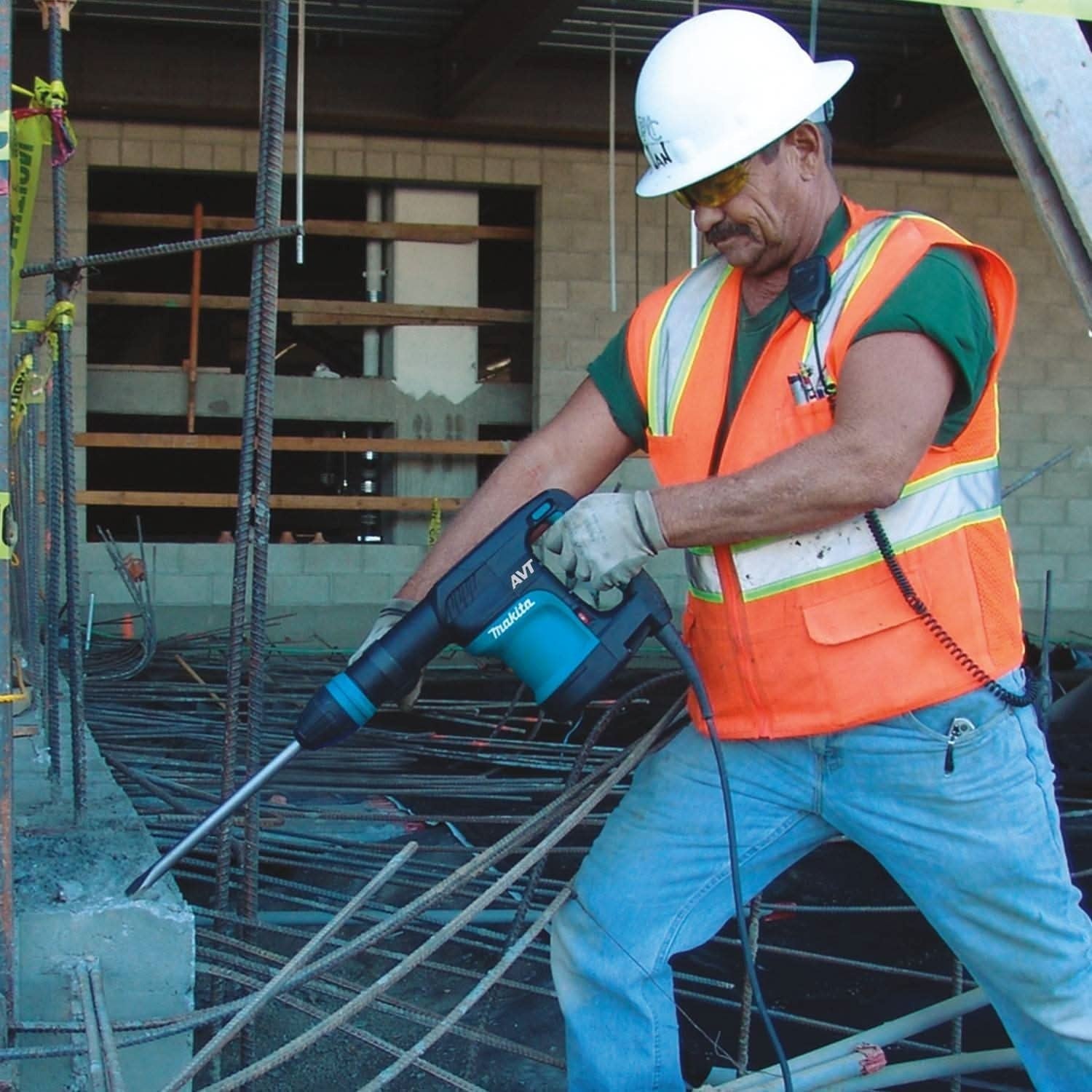 Makita HM0871C Corded 12 lb. SDS-MAX AVT Demolition Hammer