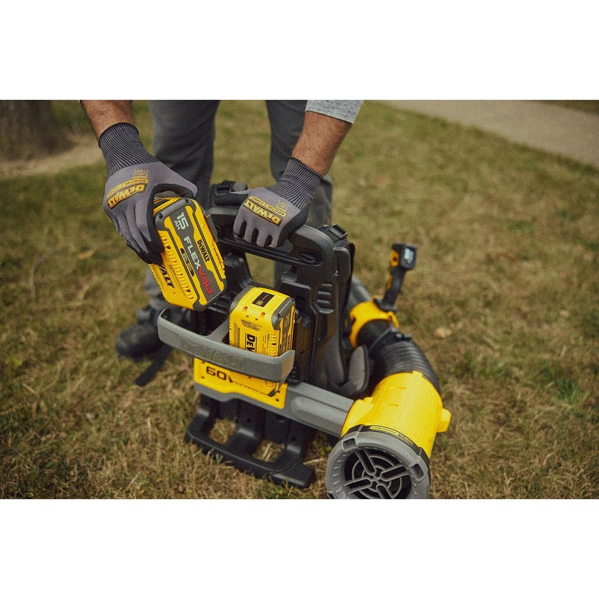 DeWALT DCBL570Z2 60V FlexVOLT 160-MPH 855-CFM Backpack Blower 15.0Ah Kit