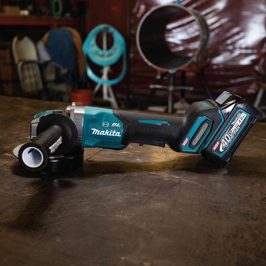 Makita GAG13M1 40V max XGT Brushless Cordless 4-1/2" / 5" X-LOCK Paddle Switch Angle Grinder Kit, with Electric Brake (4.0Ah)