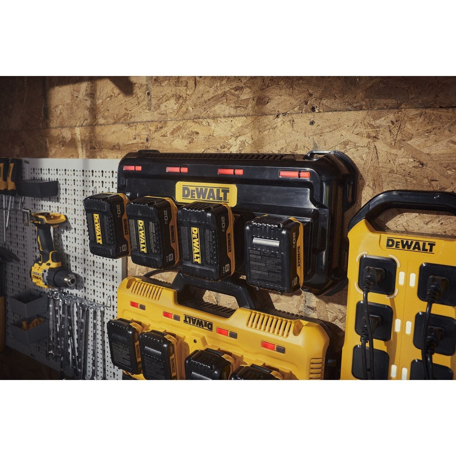 DeWALT DCB1404 4-Amp 4-Battery Simultaneous Multiport Battery Charger for 12V/20V/FlexVolt