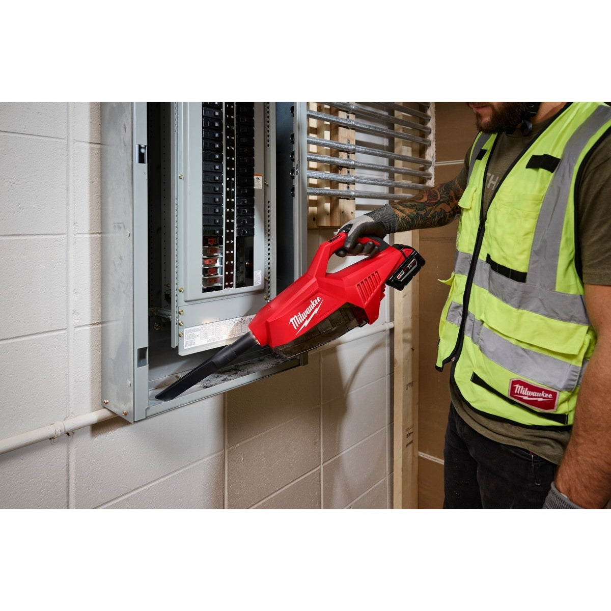 Milwaukee 0892-20 M18 Brushless Handheld Vacuum 5.0Ah Kit