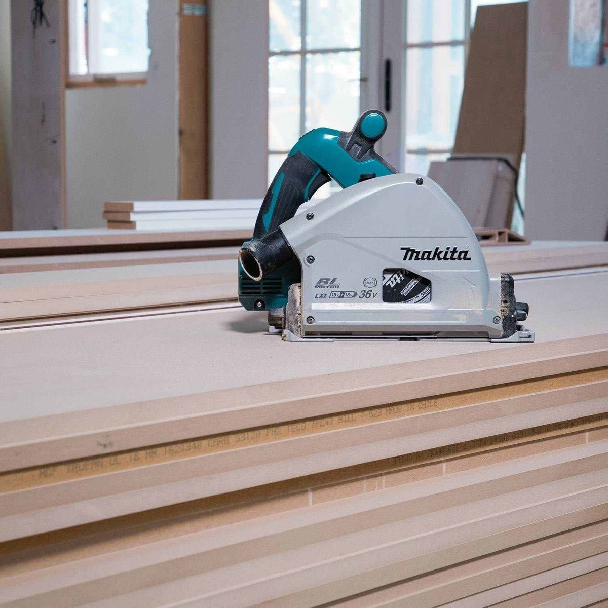 Makita XPS02ZU 36V (18V X2) LXT Brushless 6-1/2" Plunge Circular Saw, AWS, Tool Only
