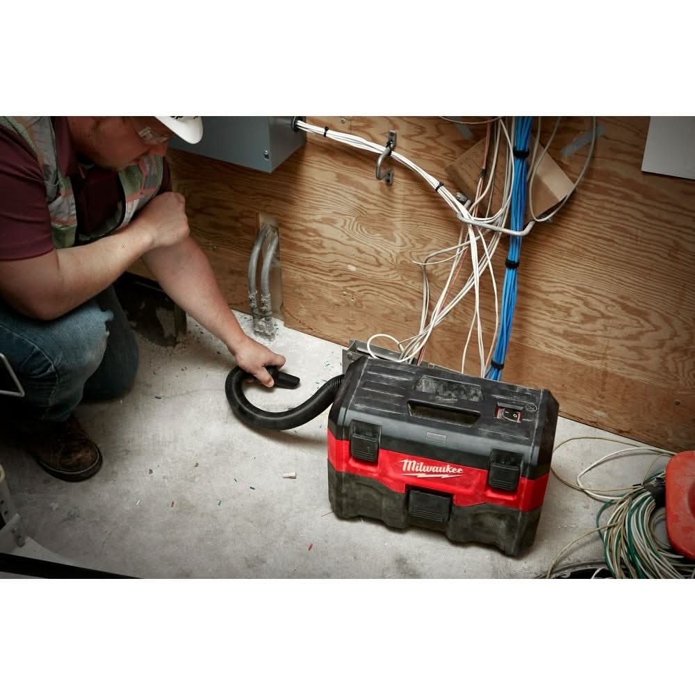 Milwaukee 0880-20 M18 Cordless Wet/Dry Vacuum + XC 5.0 Extended Capacity Battery