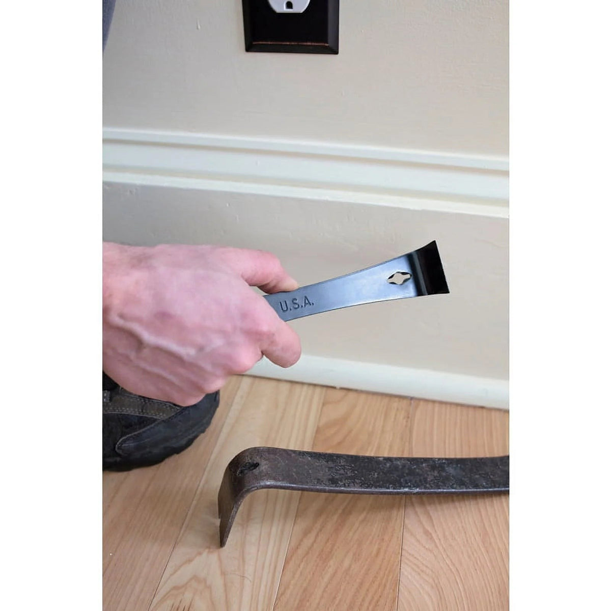 Hyde Tools 9-1/2-in. Bent Pry Bar/Scraper (45600)