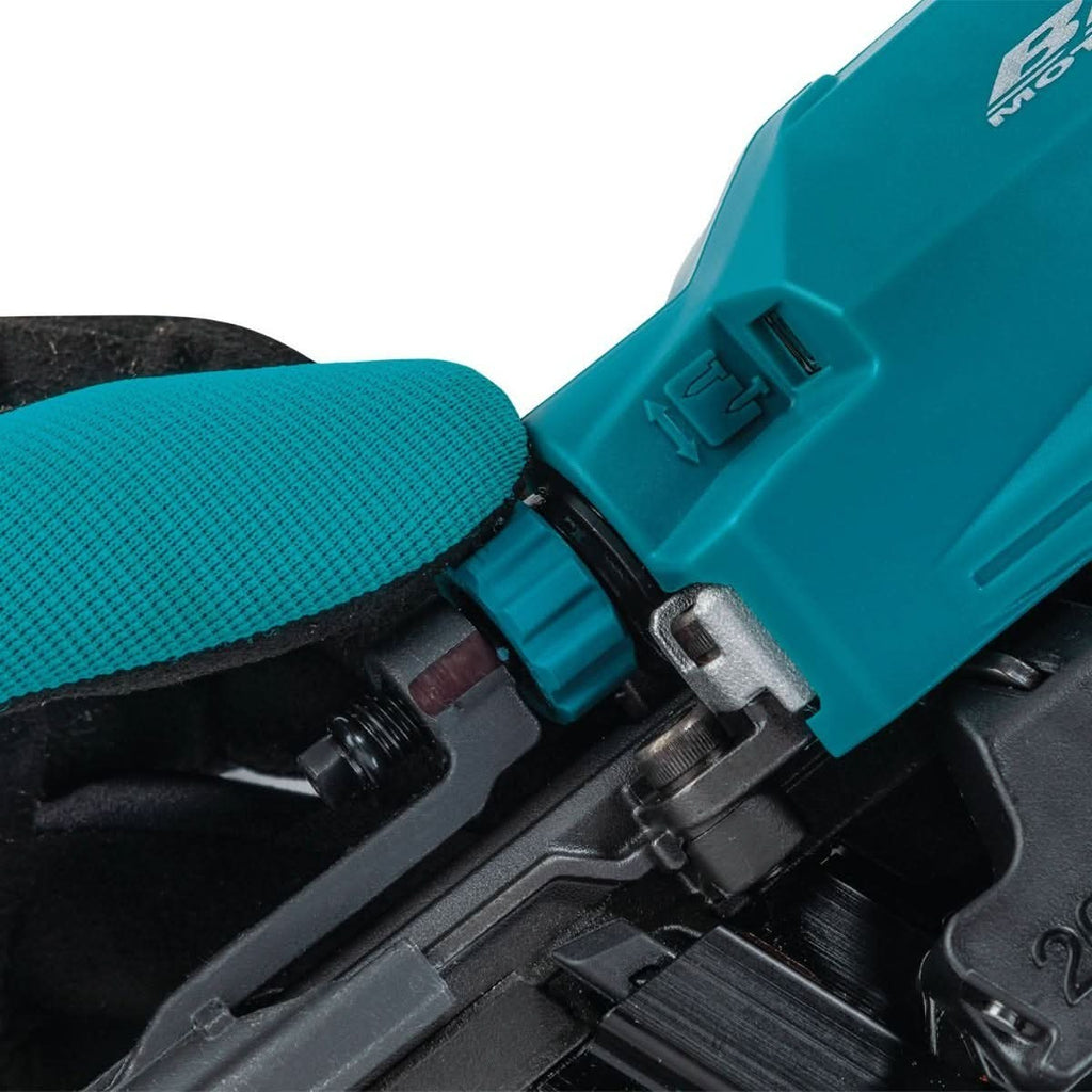 Makita XNB07Z 18V LXT Cordless 30-Degree Clipped Head 3-1/2-in. Framing Nailer w/ (2) 4.0Ah Battery and Charger