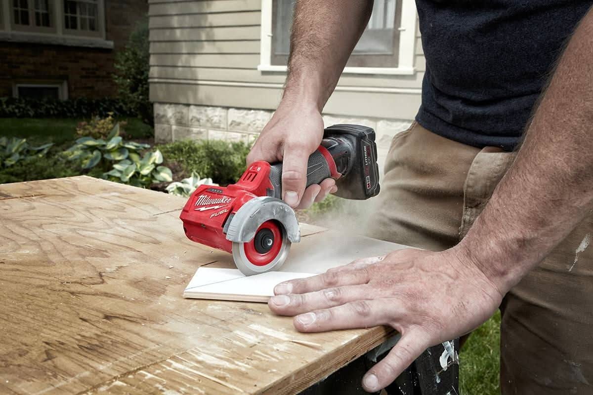 Milwaukee 2522-21XC M12 FUEL 3-Inch Compact Cut Off Tool 4.0Ah Kit