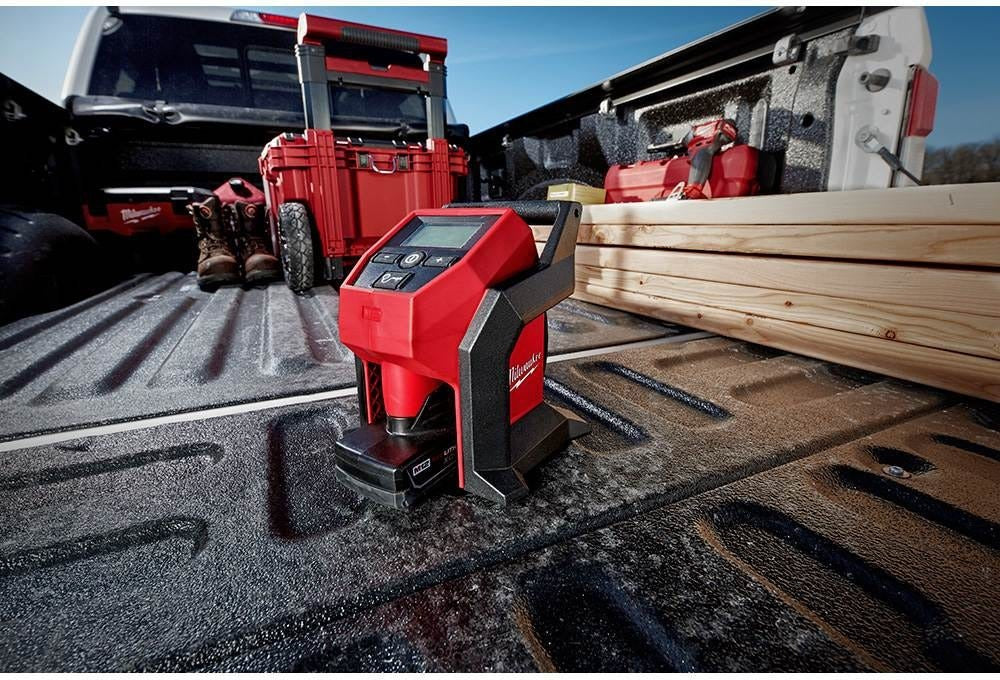 Milwaukee 2475-20 M12 Cordless Compact Tire Inflator w/ M12 REDLITHIUM HIGH OUTPUT XC5.0Ah Battery Pack