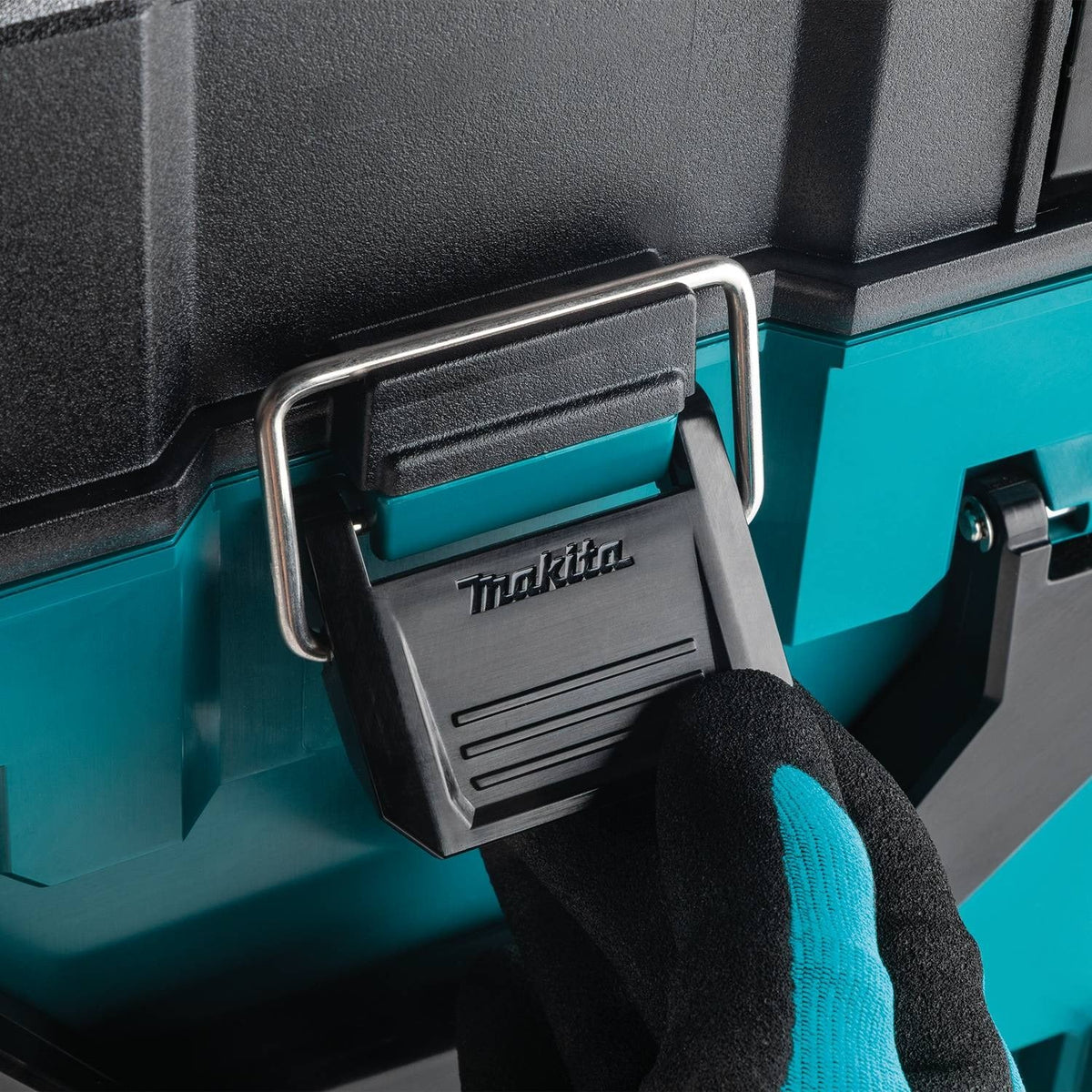 Makita BCC01 40V max XGT and 18V LXT 8-Port Charging Case