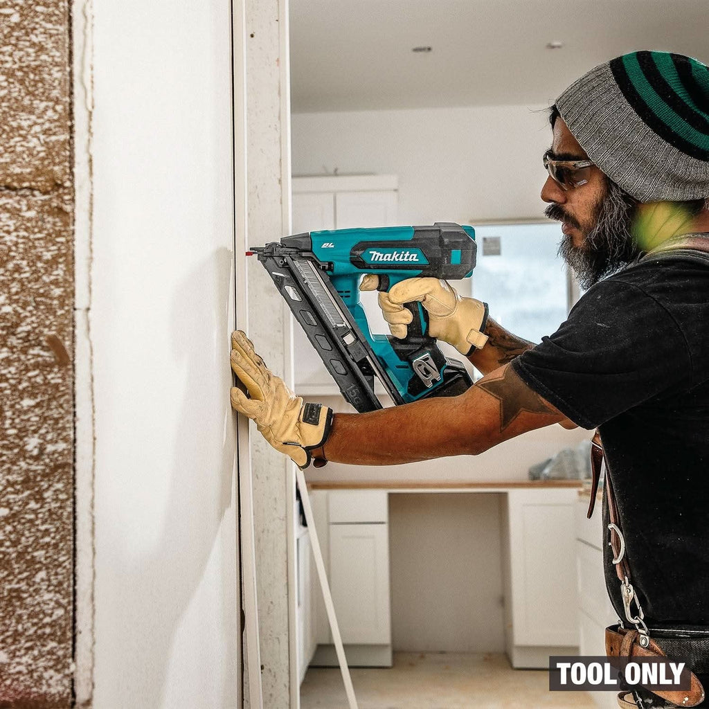 Makita XNB08Z 18V LXT Brushless 2-1/2” Angled Finish Nailer, 15 Ga. with 5.0Ah Battery