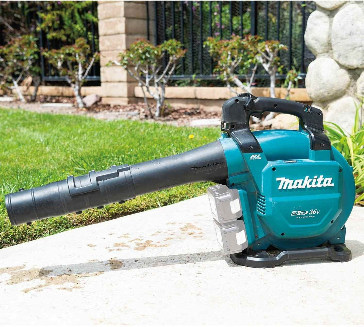 Makita XBU04ZV 36V (18V X2) LXT Brushless Blower with Vacuum Attachment Kit, Tool Only